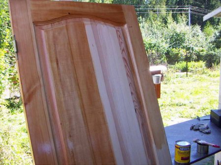 Как правильно красить деревянные двери