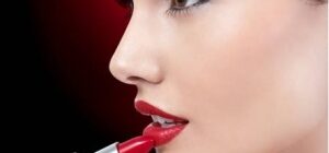 Как правильно красить губы ?