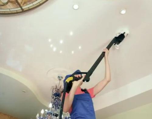 Как правильно мыть натяжной глянцевый потолок?