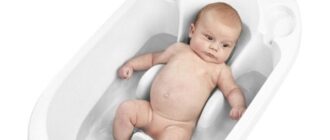 Как правильно первый раз купать новорожденного ребенка